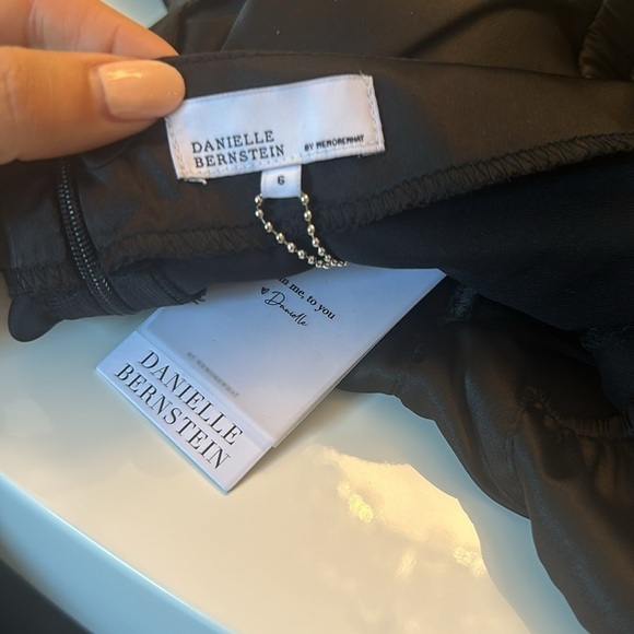 🆕 WEWOREWHAT Danielle BernsteiN Black Satin Mini Dress SIZE 6 - Picture 12 of 13